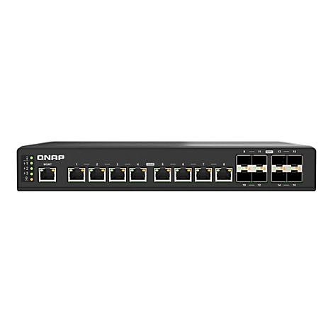 Schwarzer Netzwerk-Switch von QNAP mit mehreren Anschlüssen, beschriftet mit Zahlen und SFP+.