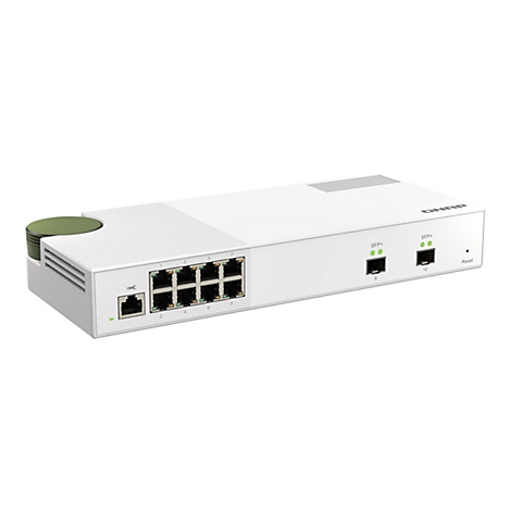 Un commutateur réseau QNAP blanc avec ports, étiquettes et bouton de réinitialisation.