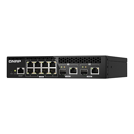 Ein schwarzer QNAP-Switch mit mehreren Ports. Oben links das Logo, darunter die Bezeichnungen für die Ports und deren Funktionen.