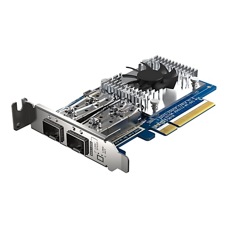 Netzwerkkarte mit blauem Board, zwei Ports, silbernem Kühlkörper und schwarzem Lüfter vor weißem Hintergrund.