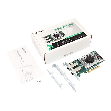 Hardware-Komponente QNAP QXP-820S-B3408, teilweise verpackt, vor weißem Hintergrund.