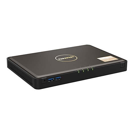 Serveur QNAP noir avec ports USB et voyants de contrÃ´le verts allumÃ©s.