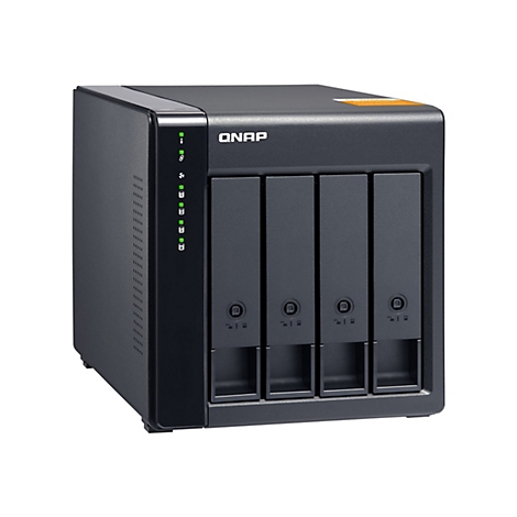 Appareil NAS QNAP noir avec quatre baies, des lumiÃ¨res et un logo. Sur fond blanc.