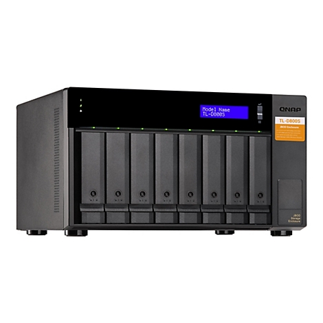Un boîtier QNAP TL-D800S JBOD noir avec huit baies de disque. Un petit écran affiche le nom du modèle. Autocollants avec spécifications.
