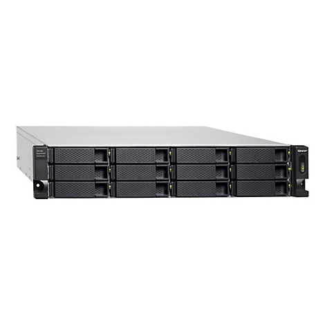 Ein Server-Rack mit mehreren Einschüben. Auf der linken Seite steht "Storage Expansion Enclosure". Auf der rechten Seite ist das QNAP-Logo.