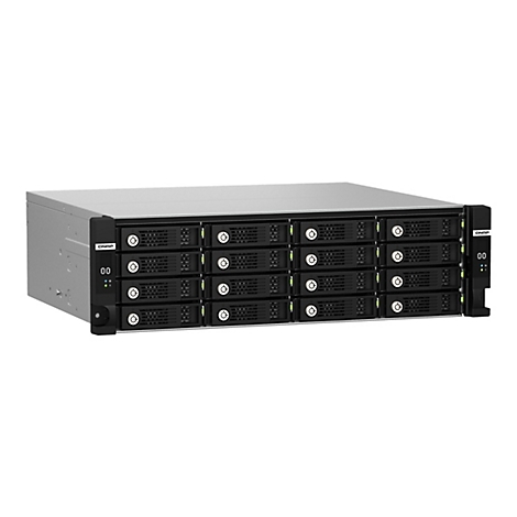 Un serveur NAS QNAP gris avec de nombreux emplacements pour disques durs, des bordures noires et des LED vertes, sur fond blanc.