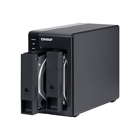 Appareil NAS noir avec deux emplacements pour recevoir des disques durs. Lettrage QNAP en haut Ã  gauche.