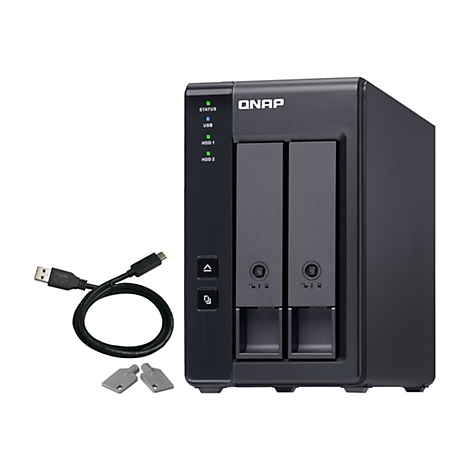 SystÃ¨me NAS noir avec deux baies. Un cÃ¢ble USB et deux clÃ©s sont Ã  cÃ´tÃ©. QNAP est Ã©crit en haut.