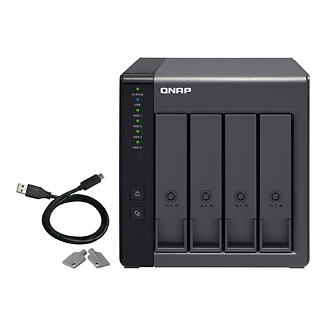 Appareil NAS QNAP noir avec quatre baies, cÃ¢ble USB et deux clÃ©s.