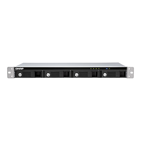 Un appareil NAS QNAP, argentÃ© avec des baies de disques durs noires. QNAP est Ã©crit sur le devant.
