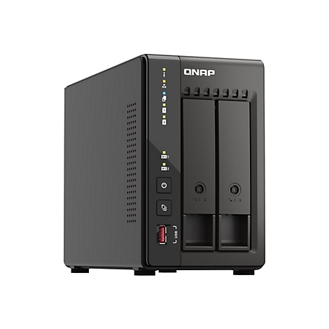 Schwarzes NAS-System, QNAP-Logo. Es hat zwei Einschübe, mehrere LEDs und einen USB-Anschluss.