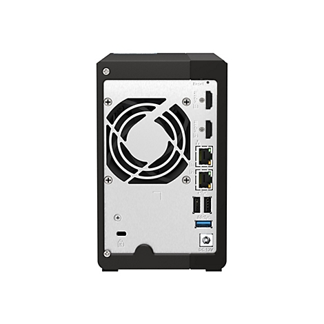 Die Rückseite eines schwarzen NAS-Servers mit einem Lüfter, Anschlüssen und HDMI-Ports. Auf silbernem Hintergrund sind Anschlüsse deutlich sichtbar.