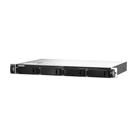 Qnap NAS-Server im Rack-Gehäuse mit vier Laufwerksschächten und Status-LEDs auf weißem Hintergrund.