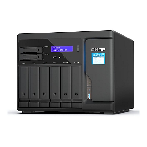 Un appareil NAS QNAP noir. L'écran affiche : TS-855X. Des emplacements HDD et SSD sont visibles.