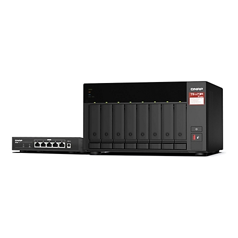 Schwarzes NAS-System mit 8 FestplattenschÃ¤chten und Router vor weiÃŸem Hintergrund. Aufschrift QNAP TS-x73 auf der Seite.