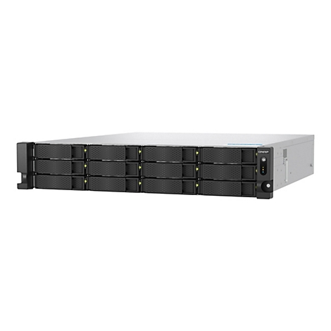 Ein NAS-Server, QNAP, mit acht Einschüben für Festplatten. Frontplatte schwarz, silbernes Gehäuse. Anzeigen und Einschaltknopf.