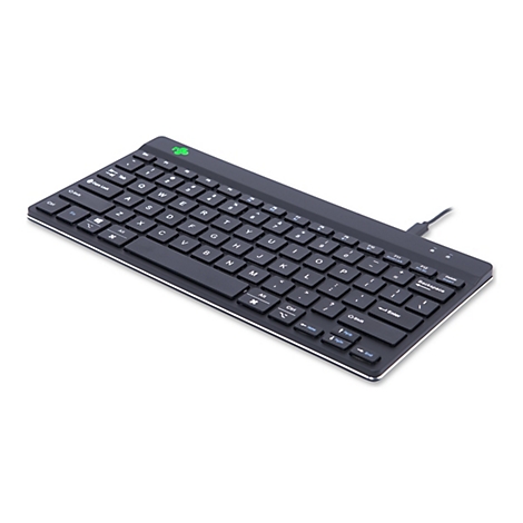 Schwarze, kompakte Tastatur mit weißen Buchstaben. Die Tastatur hat ein Kabel, liegt auf weißem Hintergrund.