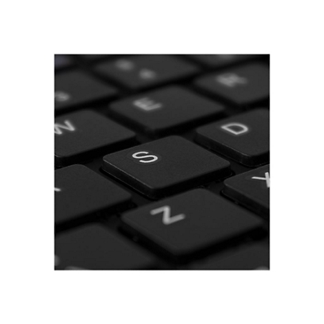 Nahaufnahme einer schwarzen Tastatur. Im Fokus liegt die S-Taste.