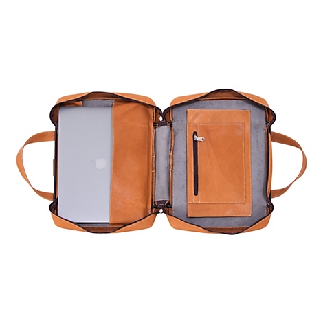 Sac en cuir marron ouvert avec ordinateur portable et poche zippée.