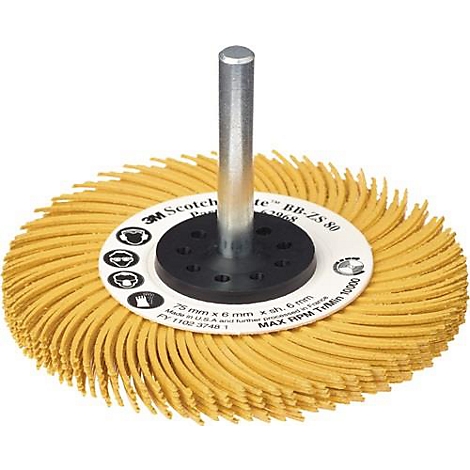 Gele borstel met centrale metalen pin. Productinformatie en logo's op de schijf.