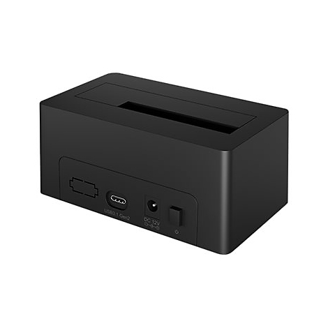 Schwarze Festplatten-Dockingstation mit Schacht, USB- und DC-AnschlÃ¼ssen. RÃ¼ckseite mit Beschriftungen. Oben offener Schlitz.