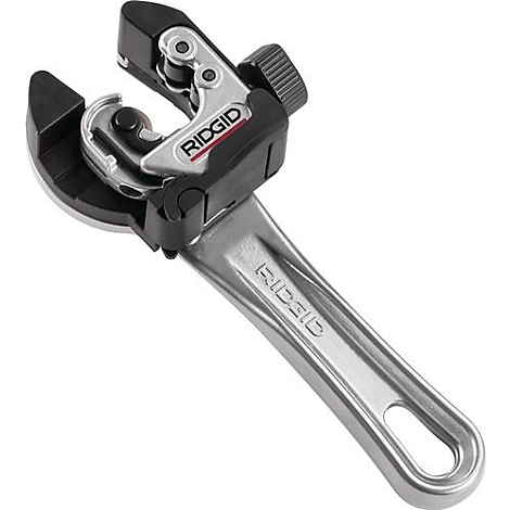 Pijpsnijder met RIDGID-logo. Zilveren metalen gereedschap met zwarte handgreep en afstelwiel.