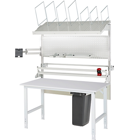 Weißer Arbeitstisch mit Lochwand und Ablagen. Ein schwarzer Abfalleimer ist befestigt.