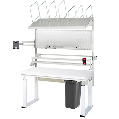 Weißer, höhenverstellbarer Arbeitstisch mit Lochwand, Ablagen und Abfallbehälter.