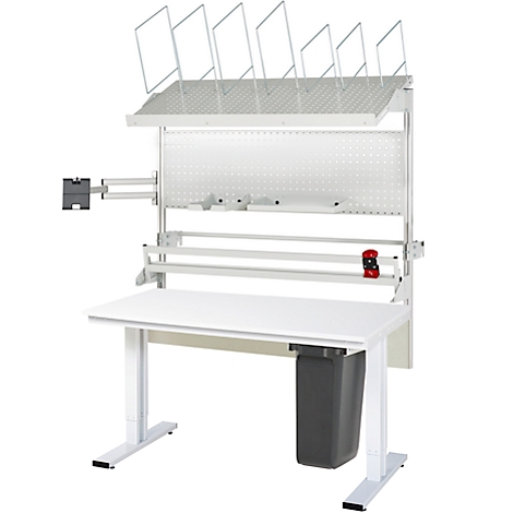 Ein weißer, höhenverstellbarer Arbeitstisch mit Zubehör, wie Papierhaltern, Lochwand und Abfallbehälter. Perfekt für die Werkstatt oder das Büro.