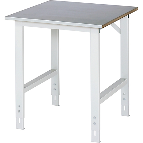 Een witte werktafel met een vierkant grijs tafelblad. Verstelbare poten met steunen.