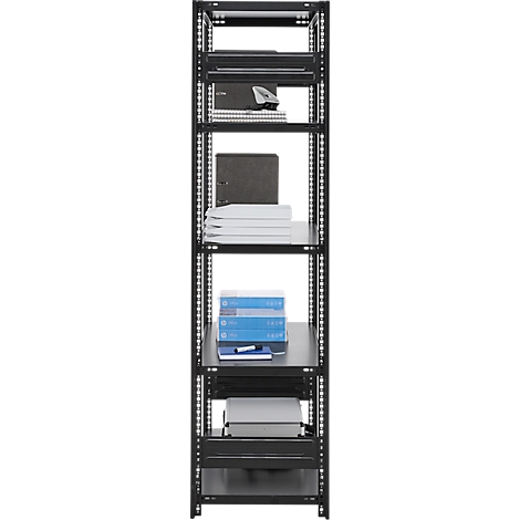 Rack noir avec plusieurs étagères, rempli d'équipements et d'accessoires.