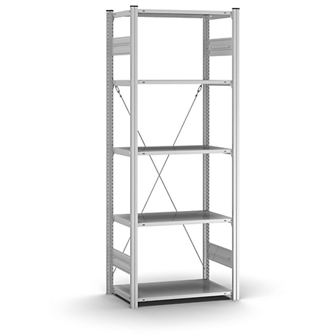 Une étagère en métal argenté avec quatre étagères se dresse sur fond blanc. Deux entretoises diagonales stabilisent la structure.