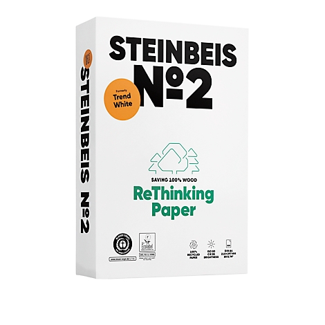 Ein weißer Papierkarton mit dem Aufdruck „STEINBEIS N°2“. Ein orangefarbener Kreis mit „Trend White“ sowie Logos und Informationen über Recyclingpapier.