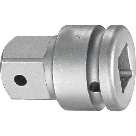 Adaptateur en métal. Deux extrémités carrées, entre elles un joint cylindrique avec un trou.