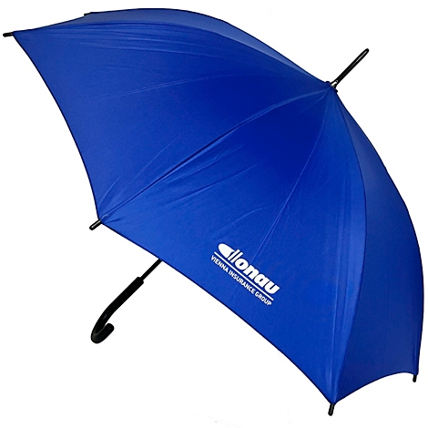 Blauer Regenschirm mit Logo. Griff nach unten, Schirm geöffnet.