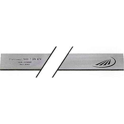 Règle métallique grise avec texte : STANLImeas 1000-1 DN 874, en dessous logo en noir.