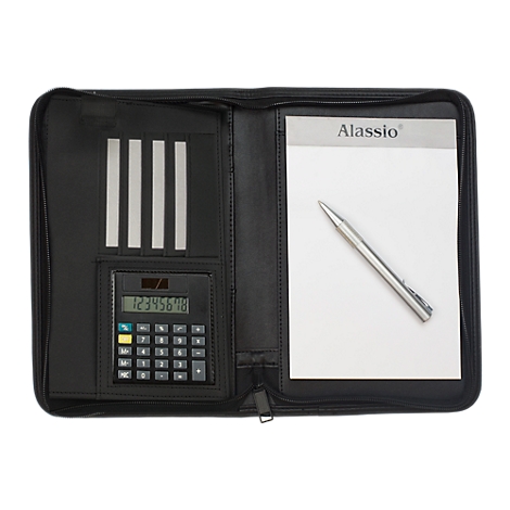Schwarzes Schreibmappe mit Rechner, Notizblock, Stift. Auf dem Notizblock steht "Alassio".