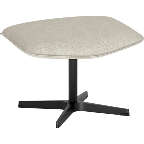 Un tabouret carré beige aux coins arrondis sur une base noire à quatre branches sur fond blanc.