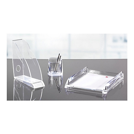 Accessoires de bureau en plastique transparent : trieurs de papier, porte-stylo, bac à courrier sur une surface brillante.