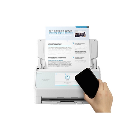 Ein weißer Dokumentenscanner mit eingelegtem Papier, der per Smartphone gesteuert wird.