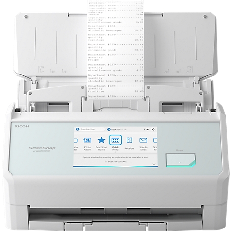 Ein weißer Ricoh ScanSnap Dokumentenscanner mit eingelegtem Kassenbon und aktivem Touchscreen-Display.
