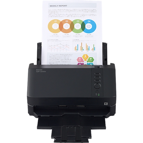 Ein schwarzer Ricoh Dokumentenscanner mit einem eingelegten Weekly Report Blatt.