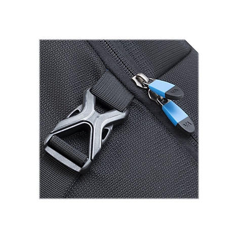 Nahaufnahme von schwarzem Stoff, ReiÃŸverschluss und Schnalle. Die Zipper sind blau, die Schnalle silberfarben.