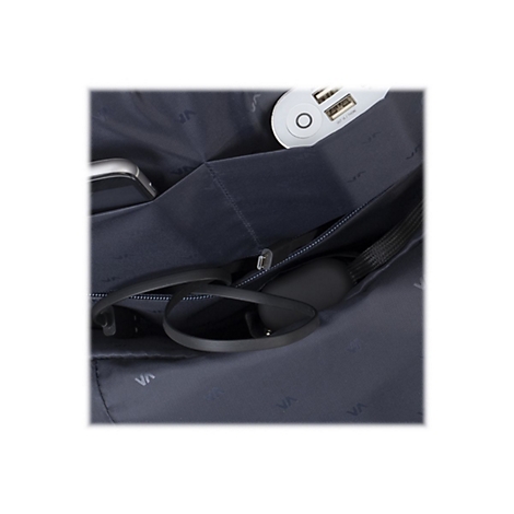 Nahaufnahme: Dunkelblaue Stofftasche mit Smartphone, KopfhÃ¶rern und einem USB-LadegerÃ¤t.