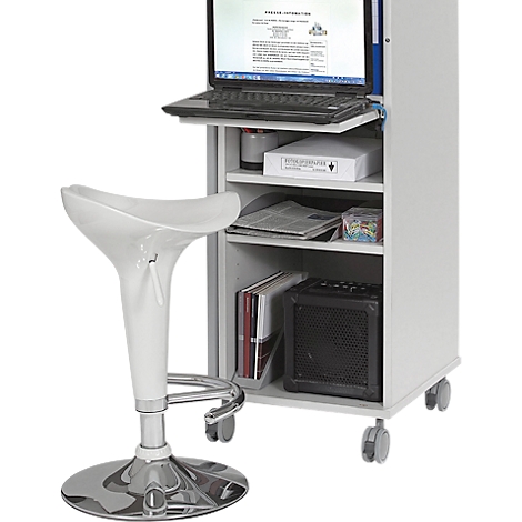 Tabouret de bar blanc à côté d'un chariot roulant avec un ordinateur portable, des fournitures de bureau et un haut-parleur.
