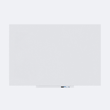 Grand tableau rectangulaire blanc avec porte-stylo, sur lequel repose un stylo.