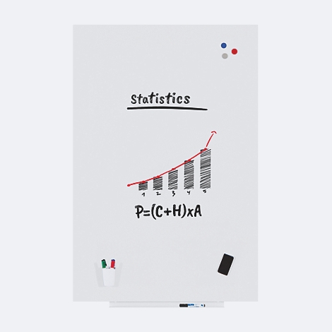 Tableau blanc avec graphique, texte "statistiques" et formule. Aimants en haut. Stylos, éponge en bas.