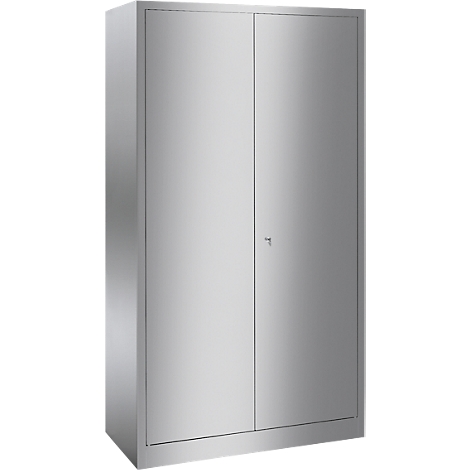Een metalen grijze kast met twee deuren. Hij staat voor een witte achtergrond en ziet er modern uit.