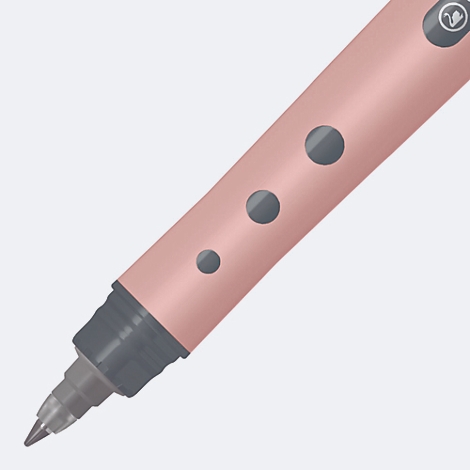 Gros plan sur un stylo rose. Points gris sur le stylo, pointe en plastique gris.