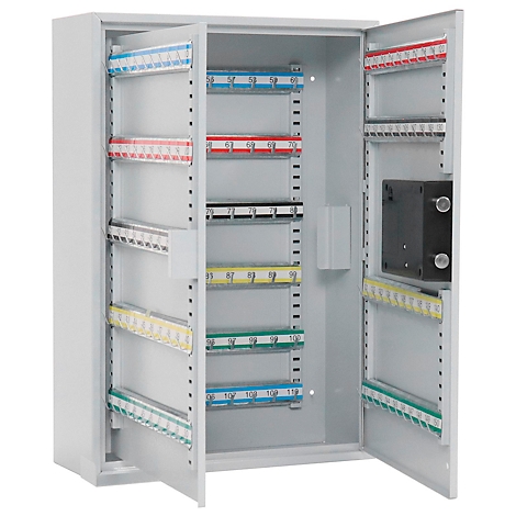 Armoire à clés grise ouverte, avec des porte-clés colorés et un petit coffre-fort.